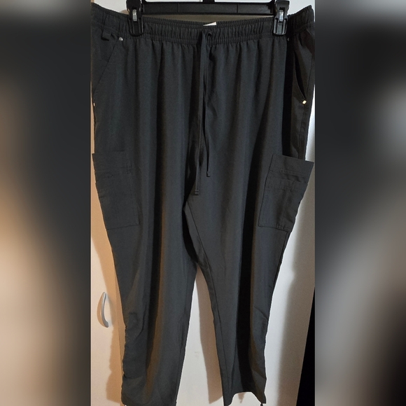 Easy Stretch Scrubs - Picture 8 of 9